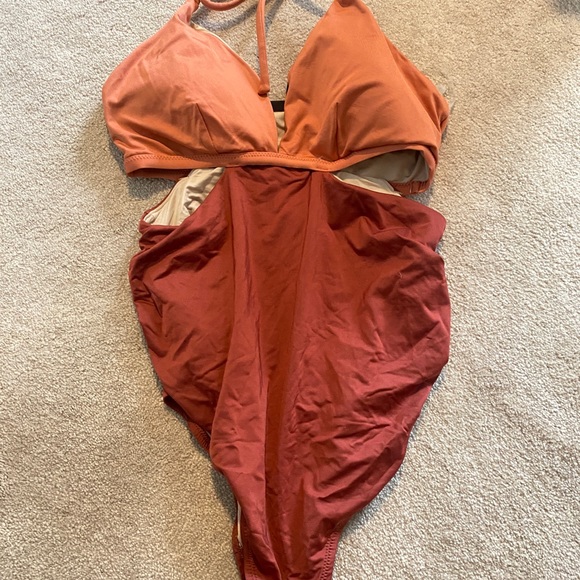 Brand new with tags A Pea in the Pod maternity swimsuit size small - Picture 4 of 5